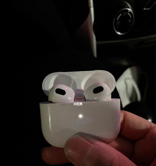 AirPods二代是否有外部灯光？（探索AirPods二代的外部指示灯和功能）