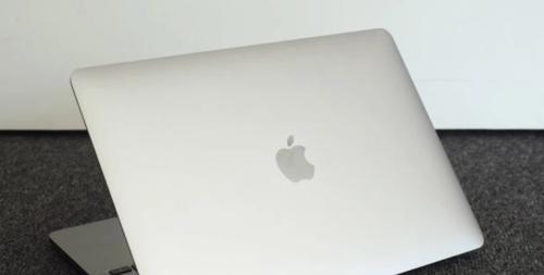 如何保养Macbook屏幕的小技巧（掌握关键操作，让Macbook屏幕更持久）