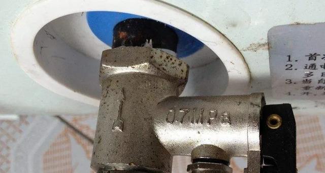 热水器非泄压阀漏水的修复方法（解决热水器非泄压阀漏水问题的有效措施）