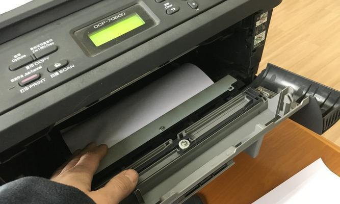 解决复印机卡纸问题的有效方法（避免复印机卡纸的关键技巧）
