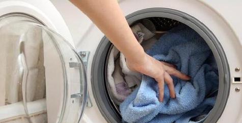 新洗衣机初次使用的清洗方法（如何正确清洗并保养新洗衣机）