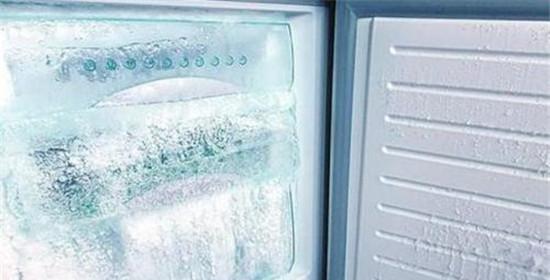 如何正确清洗新冰箱（清洗新冰箱的步骤和注意事项）