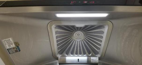 如何正确清洗楼房里的油烟机（简单易行的清洁方法）