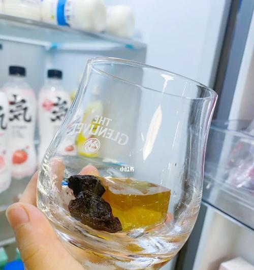 以东芝冰箱制作美味果冻的独特方法（借助东芝冰箱的智能功能）
