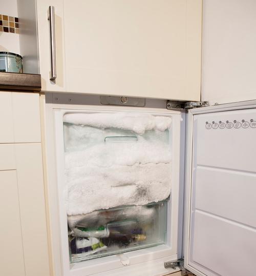 解决冰箱结霜问题的有效方法（清理）
