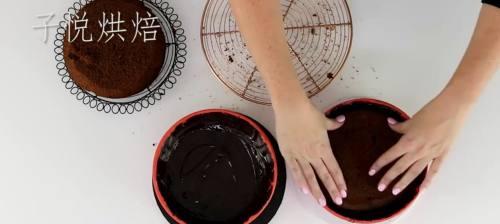 自制巧克力酱的简易教程（用简单方作美味巧克力酱）