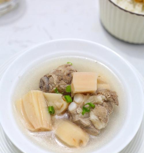 家常莲藕排骨汤的做法（营养丰富）