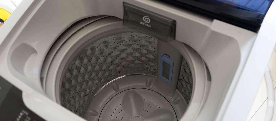 洗衣机倒水进去就漏水的处理方法（如何解决洗衣机倒水进去后漏水的问题）