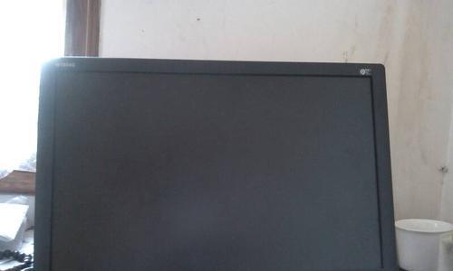 显示器黑屏不亮怎么修理（解决显示器黑屏问题的实用方法）