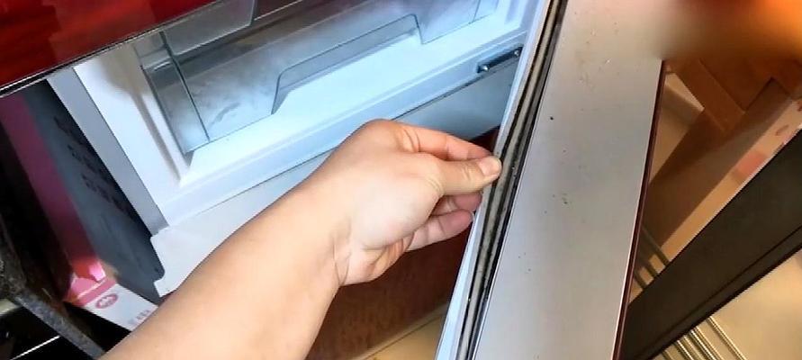 解决冰箱出水孔堵住的方法（轻松应对冰箱出水孔堵塞）