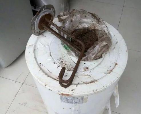热水器侧盖清洗方法详解（轻松拆卸热水器侧盖）