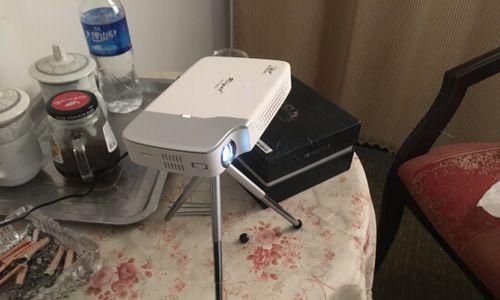 投影仪出现梯形的原因及解决方法（探究投影仪梯形失真的成因与解决方案）