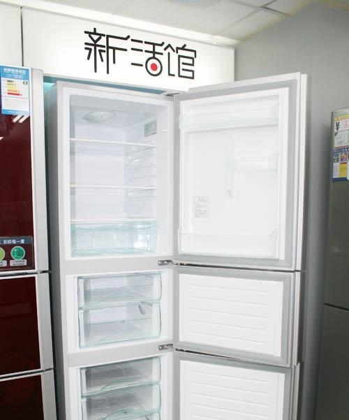 如何利用冰柜化解房门对正问题（提供冰柜摆放位置和维护注意事项）