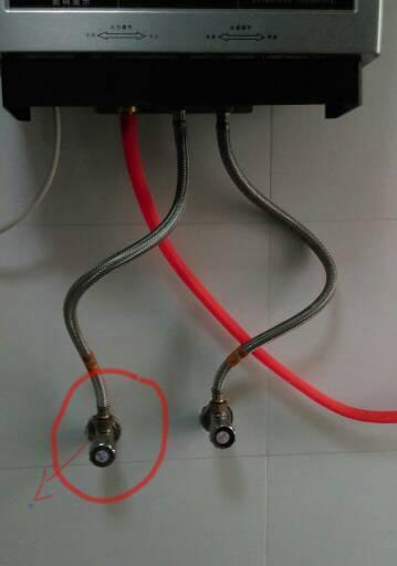 如何修复桶装热水器漏水问题（轻松解决热水器漏水的方法与技巧）