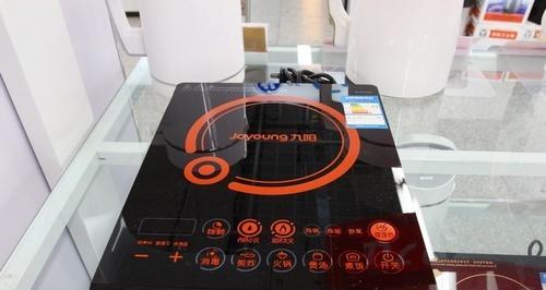 电磁炉电压过高的维修方法（解决电磁炉电压过高问题的关键步骤及注意事项）