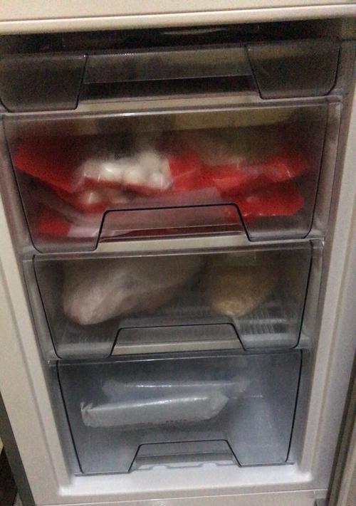 冰箱原理揭秘（了解冰箱如何保持食物的新鲜和冷冻）