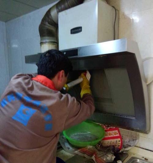 为什么清洗油烟机要加钱（探讨油烟机清洗费用的原因和必要性）