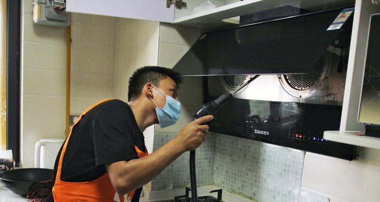 餐饮业油烟机清洗方法（实用的清洗技巧）