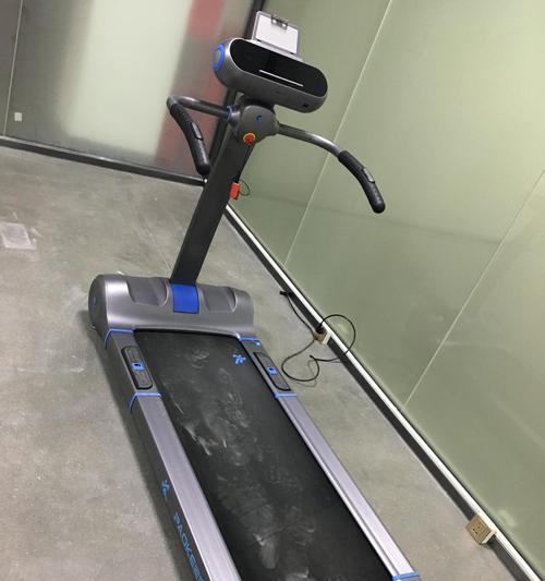 跑步机有味道怎么修理（解决跑步机散发异味的方法和技巧）