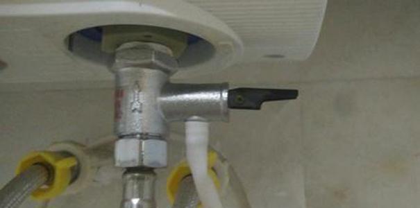 热水器插座烧焦了能修吗？插座烧焦维修方法是什么？