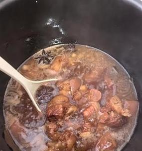高压锅炖猪蹄多长时间好？炖至软烂需要多久？
