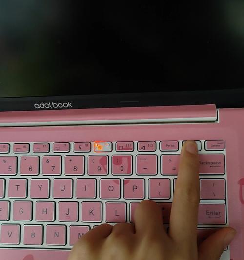 电脑强制开机需要按哪个键？遇到黑屏怎么办？