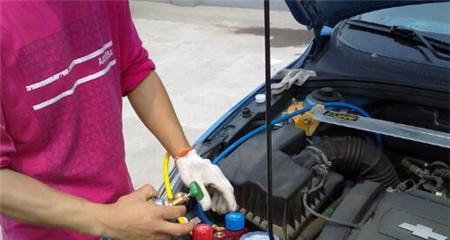 空调加氟简单方法？如何自行检查和加注氟利昂？