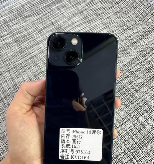 苹果13mini的尺寸相当于苹果几型号？如何比较它们的大小？