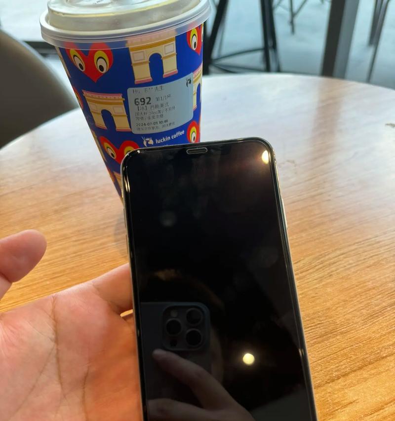 iPhoneXsMax评测怎么样？性能和拍照效果如何？