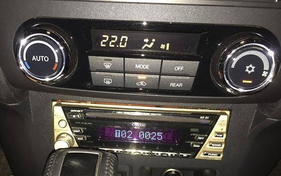 电脑音响有声音但不响亮如何调整？