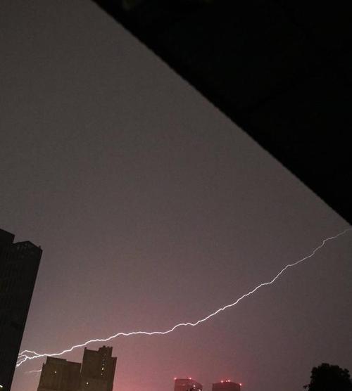 手机拍摄闪电后照片出现闪烁是怎么回事？如何解决？
