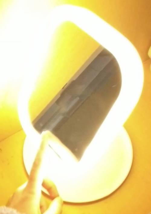 手机拍照出现闪白光如何调整？