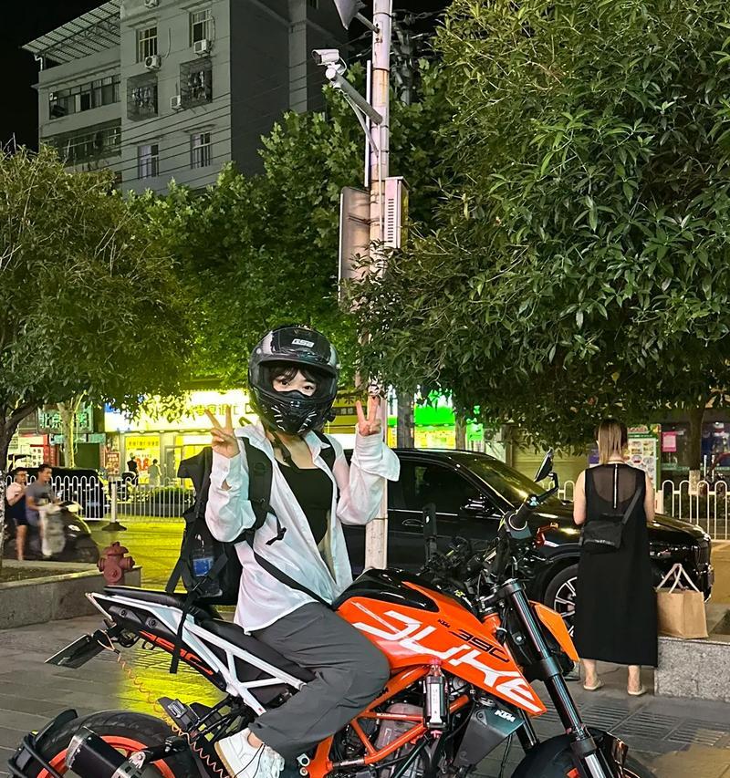 摩托车上怎么举手机拍照？有哪些技巧？