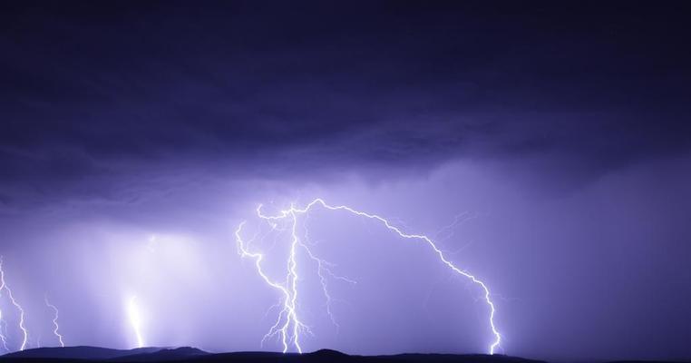 打雷天气下手机能否拍照？如何拍摄视频？