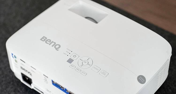 雷克投影仪调焦步骤是什么？