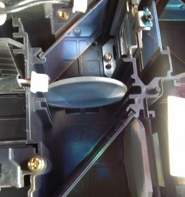 爱普生投影仪盖子开关怎么拆？需要哪些工具？