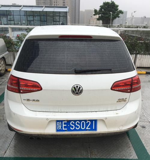 给车拍照时手机损坏的风险及预防措施是什么？