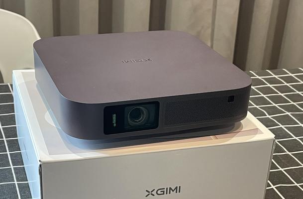博主们通常使用哪些投影仪？这些投影仪有何特点？