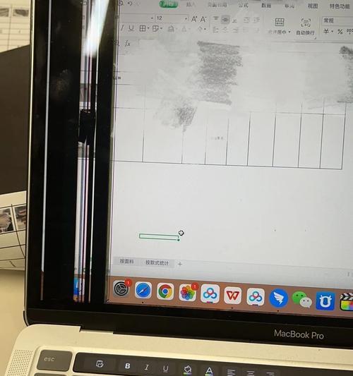 笔记本电脑屏幕损坏维修费用多少？
