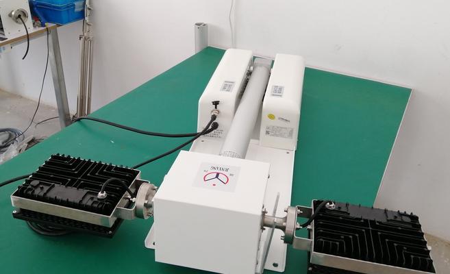 电脑显示器白色曲面屏怎么设置？怎么用电瓶线连接电脑显示器？