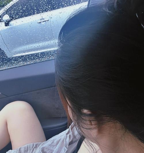 主驾手机放副驾怎么拍照片？如何拍摄车内合影？