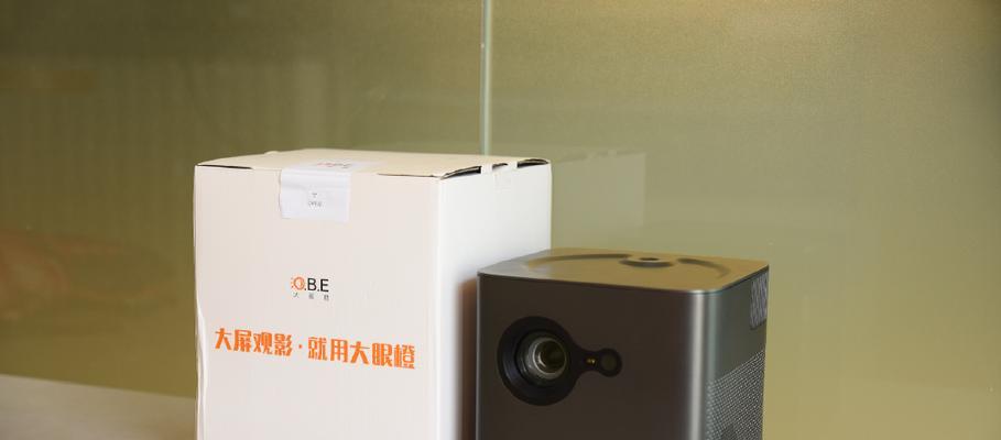 家里投影仪为何会突然打开？如何防止这种情况？