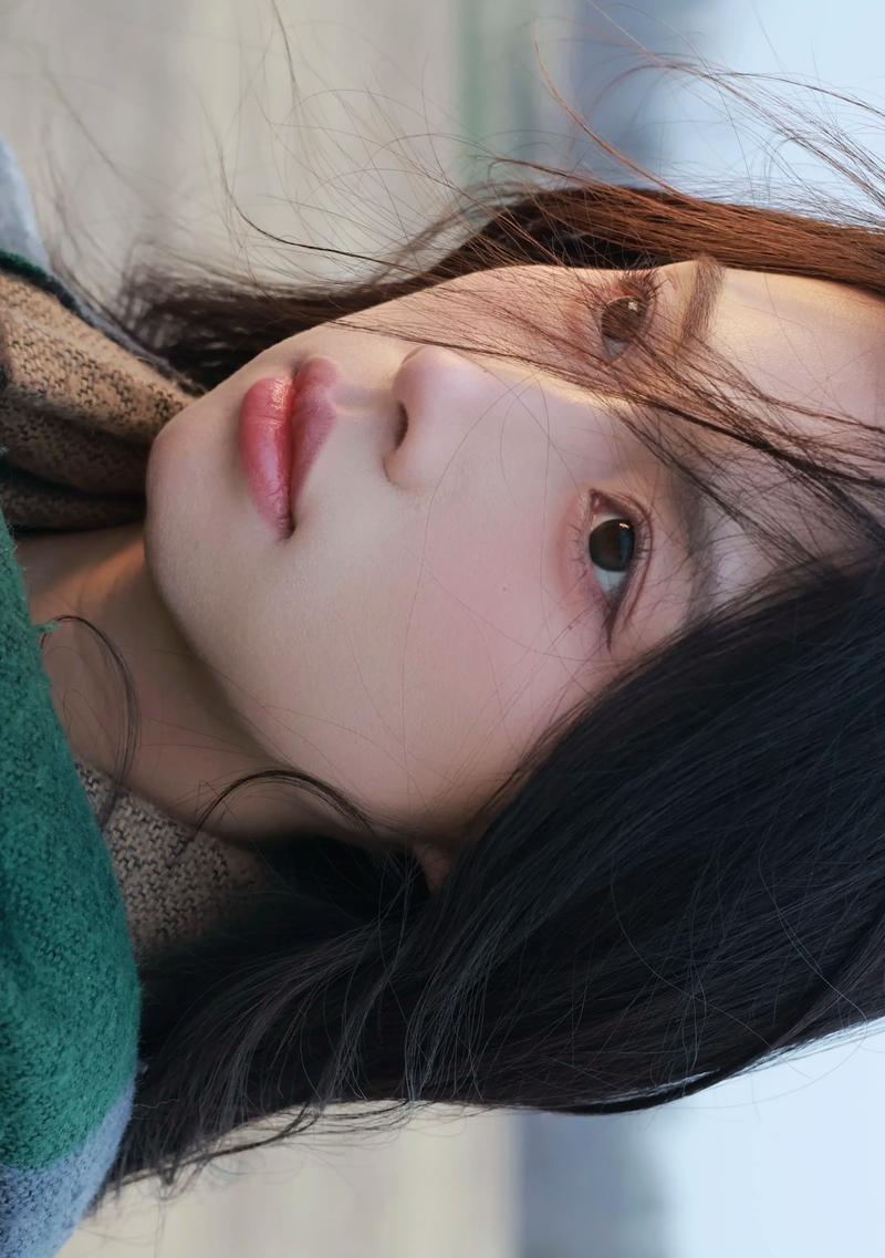 变焦小痰盂镜头如何配合手机拍照？