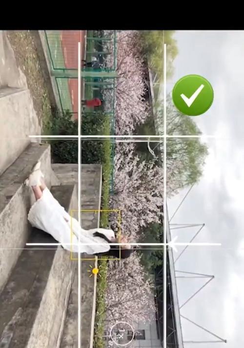 手机如何打开拍照九宫格辅助线？