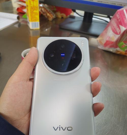 手机摄像头100x什么牌子好？哪个品牌的摄像头更值得购买？
