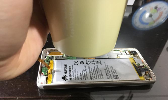 荣耀三十s手机壳翻盖怎么拆？拆卸过程中应该注意什么？