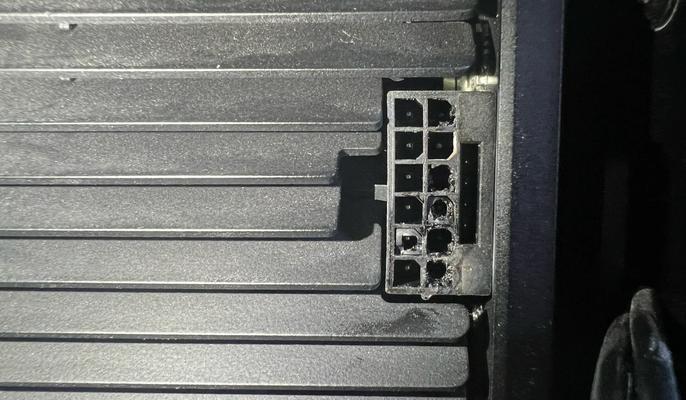 显卡供电线的正确连接方式是什么？不接会有哪些影响？