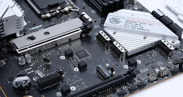 硬盘显卡在主板上的正确安装位置？安装时应注意什么？