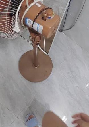 如何将摄像头纸巾安装到手机上？